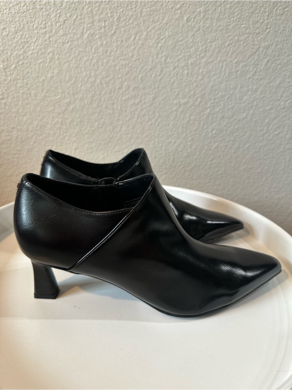 NEW Naturalizer Black Pointed Toe Ankle Booties